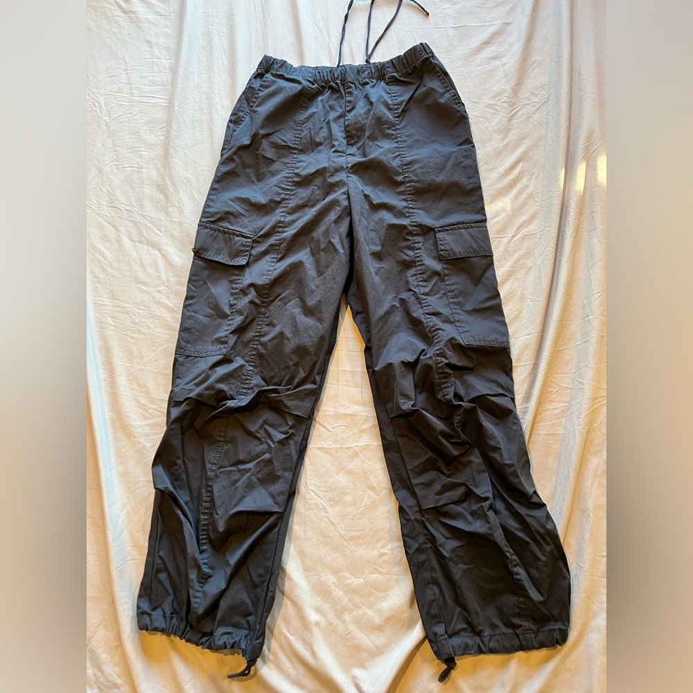 Zara women’s parachute pants in black